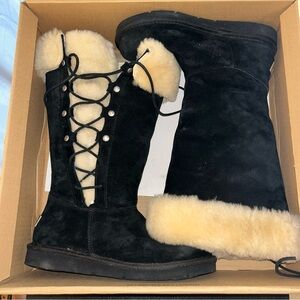 UGG Upside 5163 Boots Size 7 Tall Black Suede Lace Up Sides Studded Sherpa Lined